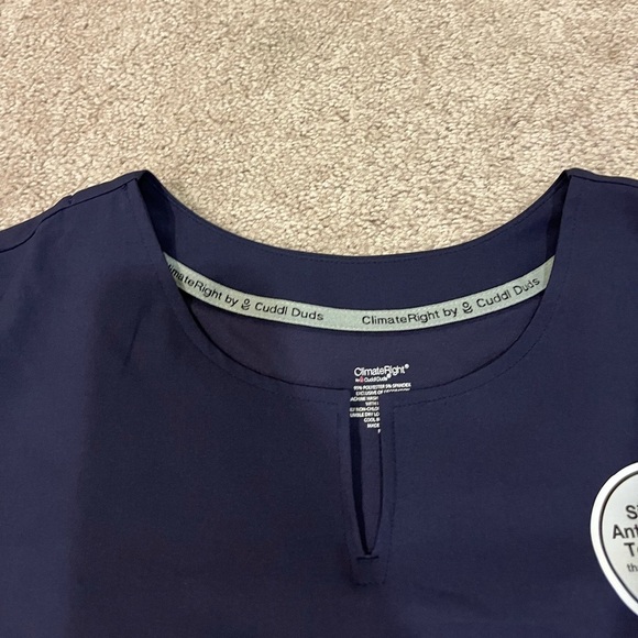 ClimateRight by CuddlDuds 6 Pocket Scrub Top - Picture 6 of 11